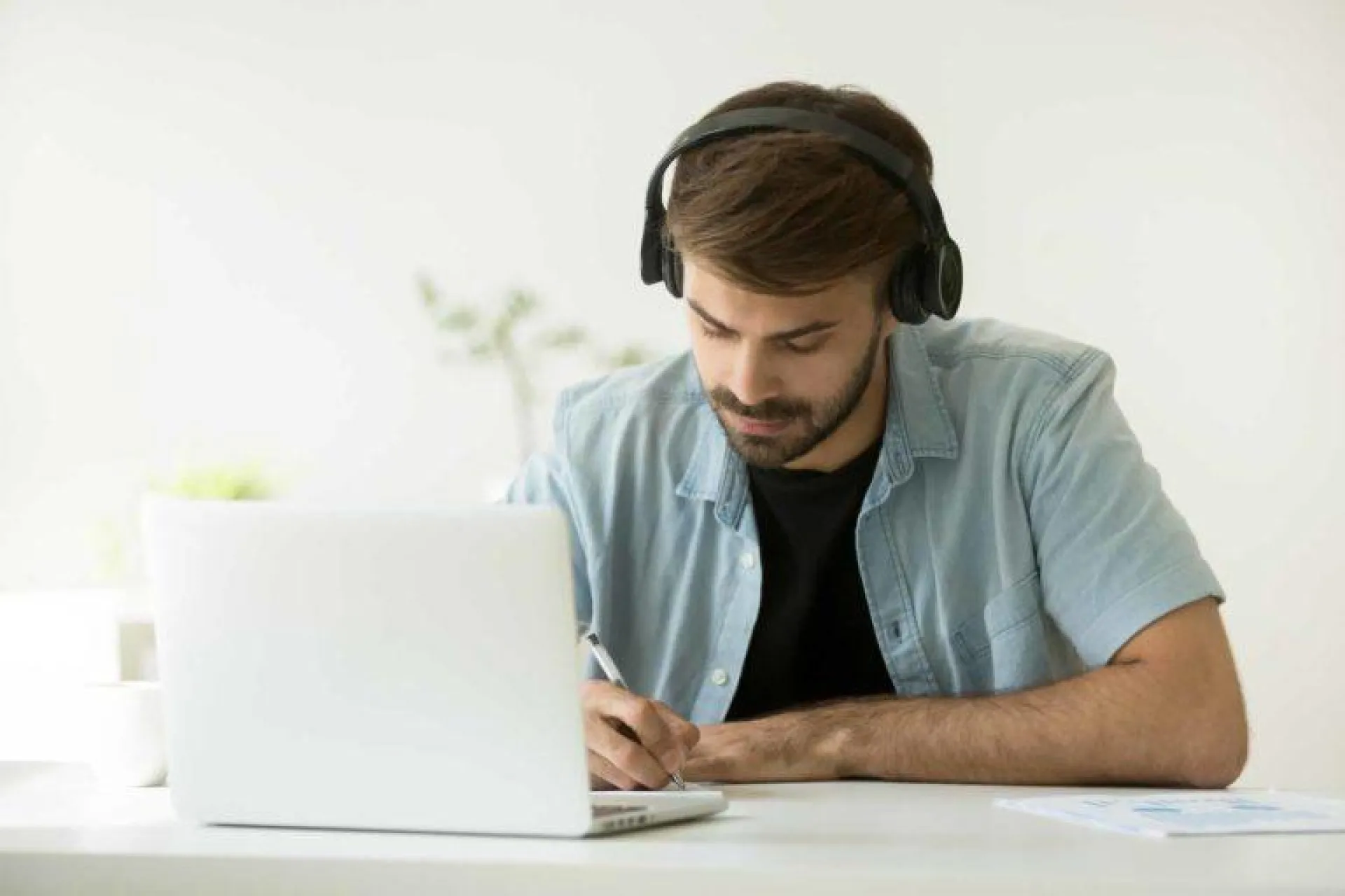 Le sens de la langue ne s’acquiert pas avec Google Translate : quelles alternatives ?